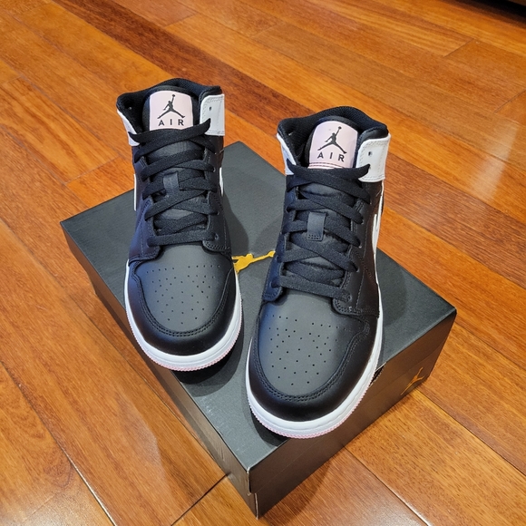Brand New Air Jordan 1 Mid (GS) Sneakers - Picture 4 of 7